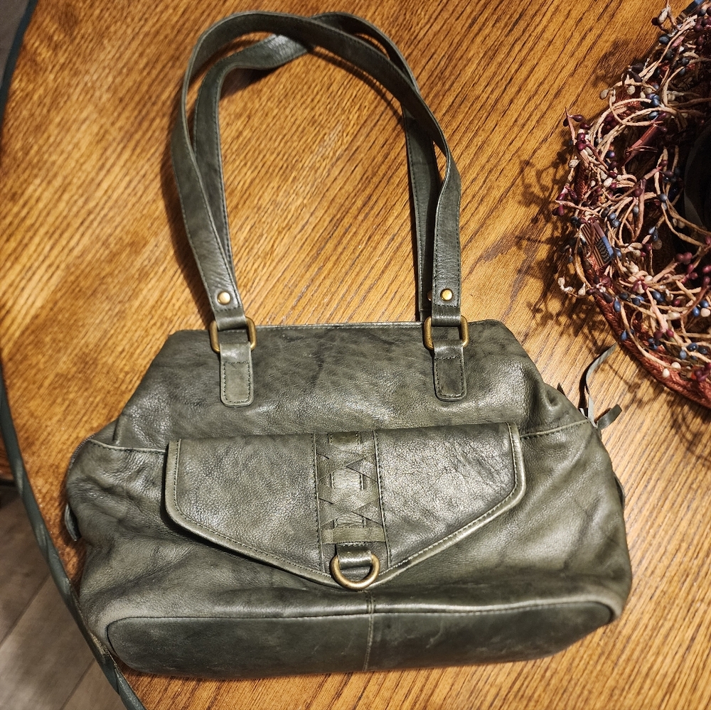Classic Olive Green Shoulder Bag - Stylish Everyday Carry